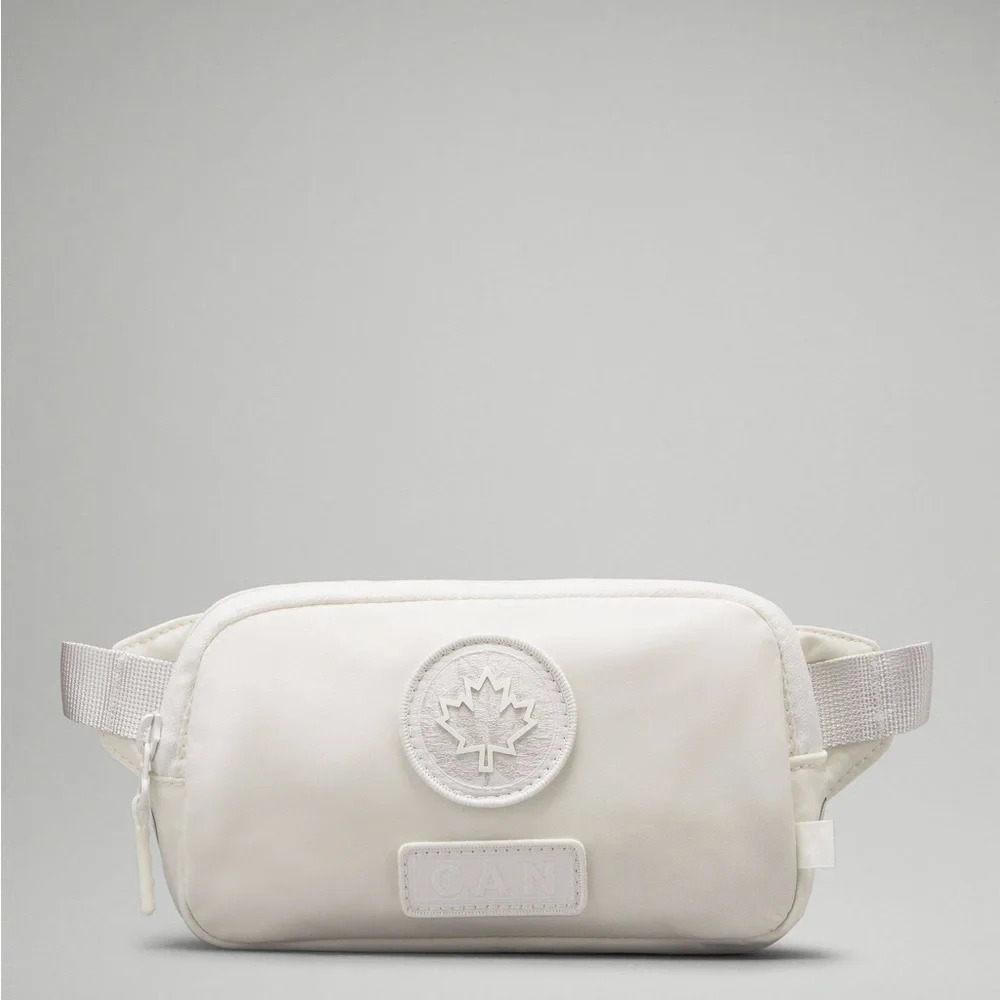 🆕🇨🇦 Lululemon Team Canada Olympic Future Legacy Mini Belt Bag Antique White